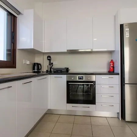 3br Pool House - Walk To Konnos Bay