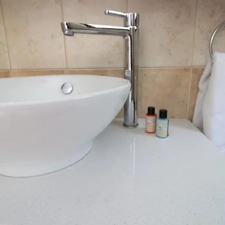 3br Pool House - Walk To Konnos Bay *