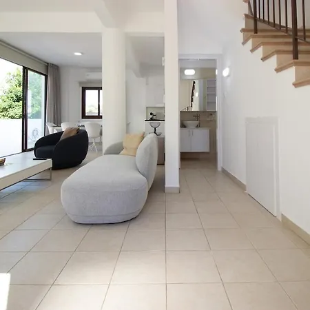3br Pool House - Walk To Konnos Bay *