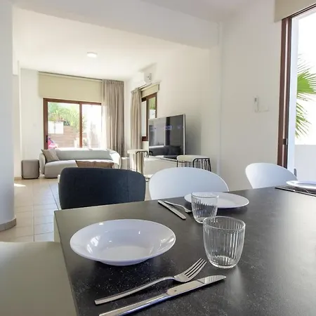 3br Pool House - Walk To Konnos Bay