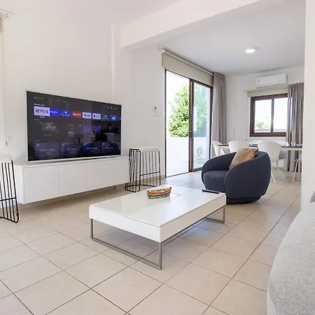 3br Pool House - Walk To Konnos Bay וילה פאראלימני