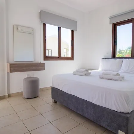 וילה 3br Pool House - Walk To Konnos Bay פאראלימני