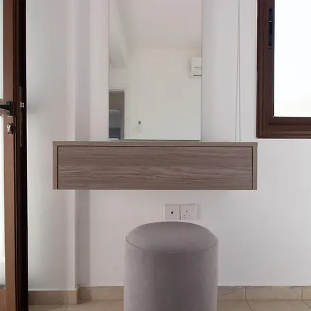 3br Pool House - Walk To Konnos Bay פאראלימני