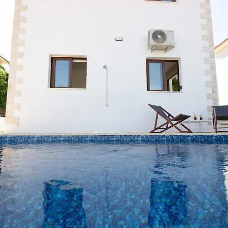 3br Pool House - Walk To Konnos Bay *