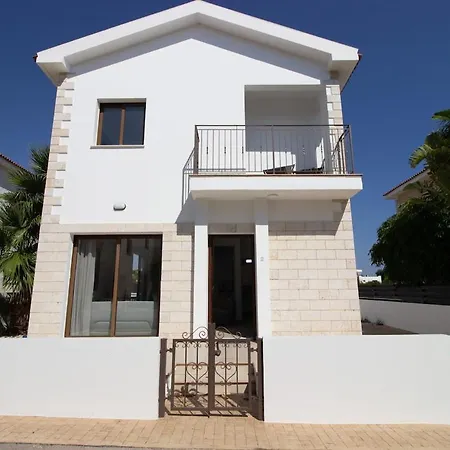 3br Pool House - Walk To Konnos Bay *